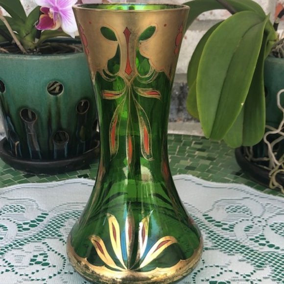 VINTAGE GREEN GLASS GILT VASE HAND PAINTED - Picture 3 of 10